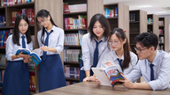 Akademi Diplomatik memperketat peninjauan transkrip, menawarkan enam jurusan dalam bahasa Inggris untuk pertama kalinya.