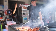 ຮ້ານອາຫານຫຼາຍແຫ່ງໃນນະຄອນໂຮ່ຈິມິນຍັງຄົງຮັກສາລາຄາເຂົ້າໄວ້ທີ່ 35,000 ດົ່ງ: 'ຖ້າພວກເຮົາຂຶ້ນລາຄາຕື່ມອີກ, ລູກຄ້າຈະມີຄວາມຫຍຸ້ງຍາກໃນການຫາລ້ຽງຊີບ.'