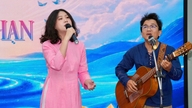 'Pigen der synger Trinh Cong Sons musik', Hoang Trang, fremkalder særlige følelser i 'Living Beautiful'.