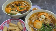 Dung Rau's crab noodle soup costs 45,000 VND per bowl and is packed with 6 different toppings.