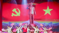 Hanoi summer af kunstneriske forestillinger for at fejre præsident Ho Chi Minhs fødselsdag.
