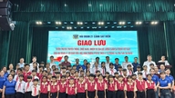 Da Nang: Flådeeskadrille 21 gennemfører en maritim og ø-oplysningskampagne for studerende.