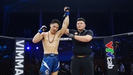 Chau La "suffocated" Ban Van Hoang in the final seconds.