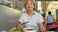 Turiștii japonezi călătoresc până la Hue pentru că sunt fascinați de specialitatea locală de 30.000 VND și au mâncat-o de șase ori fără să se sature de ea.