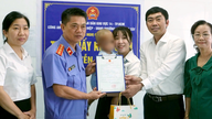 Ho Chi Minh Cityssä kaksivuotiaalle pojalle myönnettiin syntymätodistus, kun hänen biologinen äitinsä ja tämän rakastaja pahoinpitelivät häntä.