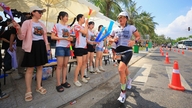 Turister og lokale klager over timevis med trafikpropper på grund af Ironman-løbet; Da Nang siger, at de tager feedback i betragtning.