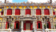 La máxima expresión del arte del mosaico cerámico en el patrimonio de la ciudad imperial de Hue.