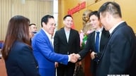 ປະທານຄະນະກຳມະການປະຊາຊົນແຂວງເຫງະອານ ໄດ້ພົບປະກັບນັກລົງທຶນຂອງ Aeon Mall ຫວຽດນາມ.