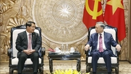 Pääsihteeri ja presidentti To Lam vastaanottaa puoluekomitean sihteerin ja Vientianen pääkaupungin (Laos) kansanneuvoston puheenjohtajan.