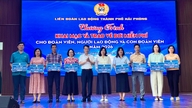 5 000 gratis simbiljetter delades ut till fackföreningsmedlemmar och arbetare i Hai Phong.