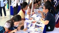 De eerste twee faculteiten van de Nationale Universiteit van Vietnam in Ho Chi Minh-stad nemen nu aanmeldingen aan.