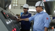Memperkukuh keselamatan tempat kerja dalam industri arang batu.