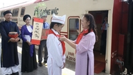 ການເດີນທາງດ້ວຍລົດໄຟພິເສດນີ້ແມ່ນເພື່ອລະນຶກເຖິງວັນຄົບຮອບ 85 ປີ ແຫ່ງການສ້າງຕັ້ງອົງການບຸກເບີກຊາວໜຸ່ມໂຮ່ຈິມິນ.