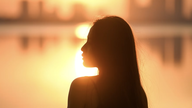 Menneskemængder strømmer til West Lake for at tage billeder af den 'absolut filmiske' solnedgang.