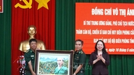 Vicepræsident Vo Thi Anh Xuan besøger og opmuntrer grænsevagten i An Giang-provinsen.