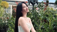 Folkets kunstner Thái Bảo ser utrolig ung ud i sine 62 år, og Ý Nhi er smuk som en prinsesse.