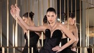 Nejkrásnější Miss World měla v Cannes na sobě šaty od Le Thanh Hoa.