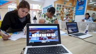 Cidade de Ho Chi Minh: Garantir que 100% dos funcionários, servidores públicos e empregados do setor público sejam proficientes no uso de plataformas digitais.