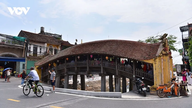 Le pont carrelé de la pagode Luong, un pont patrimonial architectural unique vieux de plus de 500 ans à Ninh Binh.