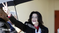„Král popu“ Michael Jackson se vrací na vrchol severoamerických kinoherních trháků.