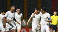 O Hanoi FC desferiu uma chuva de gols em uma partida disputada sob forte chuva no estádio PVF-CAND.