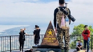 เกิดข้อถกเถียงเกี่ยวกับการสวมกางเกงขาสั้นขณะปีนเขาและถ่ายรูปบนภูเขาบาเดน