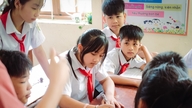 हनोई के छात्र लगन से पढ़ने की संस्कृति का प्रसार कर रहे हैं।