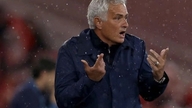 Mourinho palaa "palauttamaan järjestyksen" Real Madridin pukukopissa.