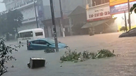 Hujan lebat yang berkepanjangan telah menyebabkan Cam Pha, Quang Ninh, terendam banjir.