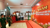Hundrevis av verdifulle dokumenter er utstilt på utstillingen «80 år siden president Ho Chi Minh utstedte oppfordringen til nasjonal motstand».