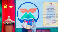 ការដាក់បង្ហាញនិមិត្តសញ្ញាឃុំ ហុង សឺន គឺជាព្រឹត្តិការណ៍សំខាន់មួយក្នុងដំណើរអភិវឌ្ឍន៍ថ្មីមួយ។