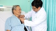 Family General Hospital udfører skulderledsrekonstruktion på en 75-årig mand.