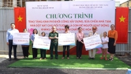 Ho Chi Minh City-kommandoen støttede opførelsen af ​​7 huse til familier, der var berettiget til præferencepolitikker.