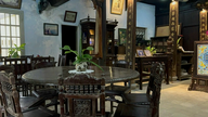 Rumah-rumah taman Hue dan rumah-rumah kayu tradisional: Warisan hidup di tengah-tengah pusaran pemodenan.