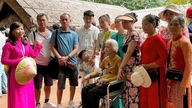 Tháng 5 về thăm quê Bác