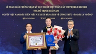 Cartea despre ao dai (costumul tradițional vietnamez) cu pliseuri pătrate a stabilit un record mondial.