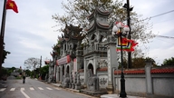 ไทยบิ่ญ ดินแดนแห่งปัญญาชน: สมาชิกหกคนในตระกูลสอบผ่านการสอบราชการติดต่อกันห้าชั่วอายุคน ตระกูลหนึ่งมีนักวิชาการราชสำนัก (Hoang Giap) ถึงสามคน และอีกหนึ่งคนได้รับรางวัลสูงสุดสามอันดับแรก (Tam Khoi)