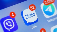Advertencia sobre estafas que secuestran cuentas de Zalo y envían mensajes como "Estoy en una reunión, necesito transferir dinero urgentemente".