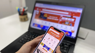 Apa tanggapan Kementerian Perindustrian dan Perdagangan terkait kenaikan biaya oleh Shopee dan TikTok Shop?