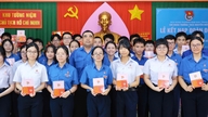 Op de verjaardag van president Ho Chi Minh werd er een ontroerende ceremonie gehouden bij het Ho Chi Minh-monument ter ere van de toetreding tot de Jeugdunie.