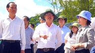 Wakil Ketua Komite Rakyat Kota Ho Chi Minh memeriksa fasilitas pengolahan limbah terpusat Toc Tien.