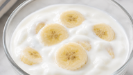 Hvad sker der med kroppen, når man spiser bananer med yoghurt?
