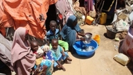 アフリカのある国が、相次ぐ援助削減の中で人道危機に関する「レッドアラート」を発令した。