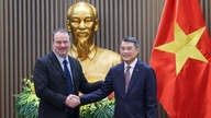 Premierminister Le Minh Hung modtager ambassadør Rick Switzer, vicehandelsrepræsentant for USA.