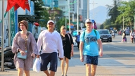 Russiske turister strømmer til Khanh Hoa og betaler næsten 30 millioner VND om måneden, men kan stadig ikke finde en russisktalende turistguide.