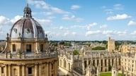 Der er tre gange flere vietnamesiske studerende, der studerer 'lokalt' i Storbritannien, end dem, der studerer i udlandet i Storbritannien.