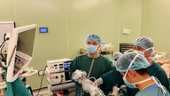 Hospital Bach Mai melaksanakan teknik pembedahan minimal invasif baharu dalam rawatan pneumotoraks.