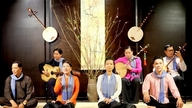 Traditionel sydvietnamesisk folkemusik fortsætter med at skinne.