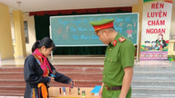 Quang Ninh قانونی علم کو طلباء کے قریب لاتا ہے۔