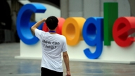 Google Kääntäjä testaa Androidilla offline-käännöstoimintoa reaaliajassa.